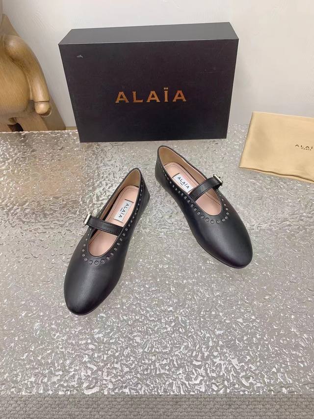 Alaia 阿莱亚24Ss法式仙女芭蕾舞平底跳舞鞋！ Azzedine Alaia 法国一线奢侈品牌 时尚界最后的手艺人 面料：全粒面牛皮 内里：进口羊皮里 大